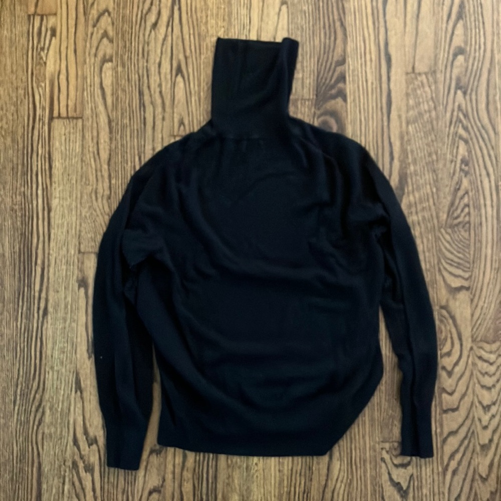JCrew turtleneck. Super soft Wool/acrylic. Sz LG but fits like a M